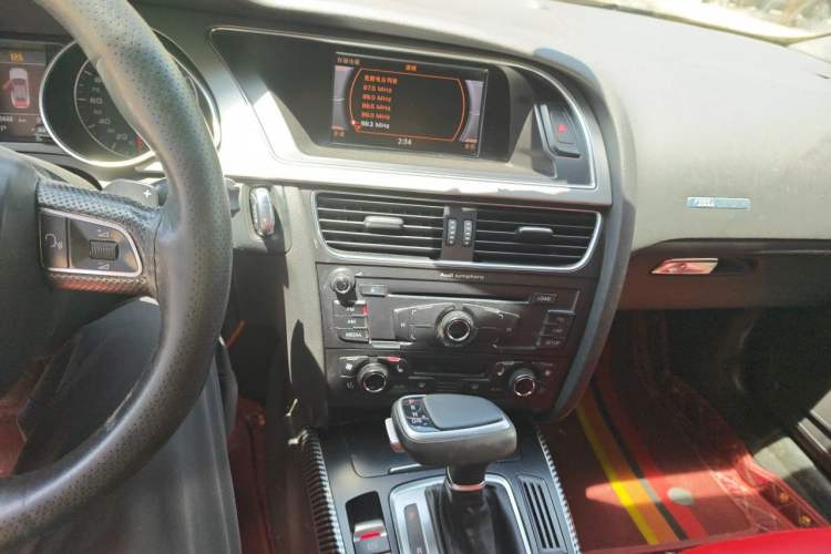 Used Audi A5 2010 2.0TFSI Cabriolet Audio And AC Panel