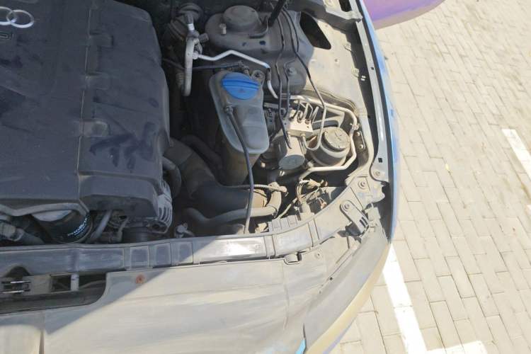 Used Audi A5 2010 2.0TFSI Cabriolet Engine Bay Left