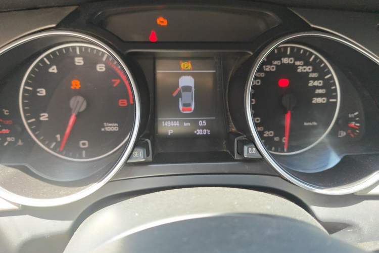 Used Audi A5 2010 2.0TFSI Cabriolet Odometer Close Up