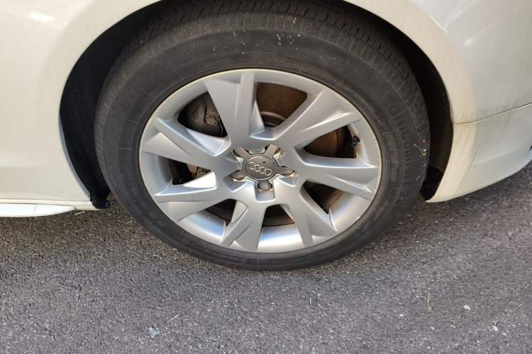 Used Audi A5 2010 2.0TFSI Sportback Technology Model Right Front Wheel Hub