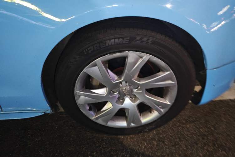 Used Audi A5 2010 2.0TFSI Sportback Comfort Model Right Front Wheel Hub
