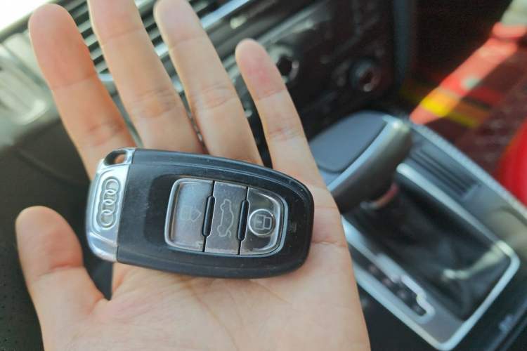 Used Audi A5 2010 2.0TFSI Cabriolet Vehicle Key
