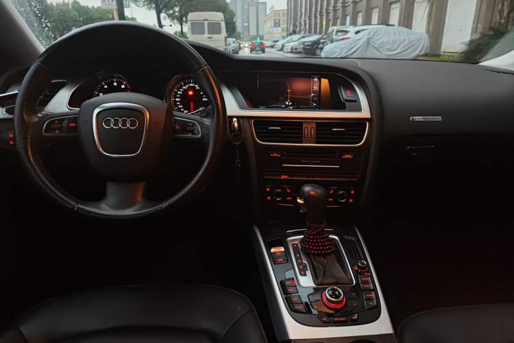 Used Audi A5 2010 2.0TFSI Sportback Technology Model Center Console