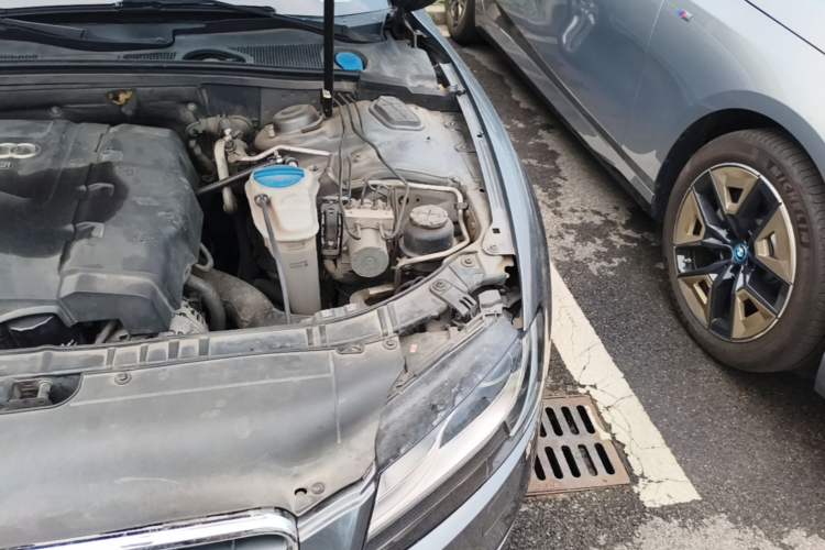 Used Audi A5 2010 2.0TFSI Sportback Comfort Model Engine Bay Left
