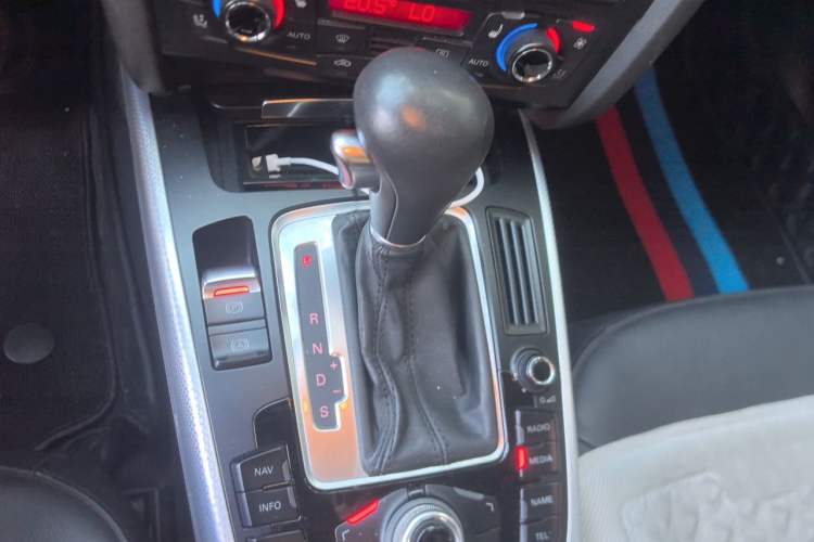 Used Audi A5 2010 2.0TFSI Sportback Comfort Model Gear Lever
