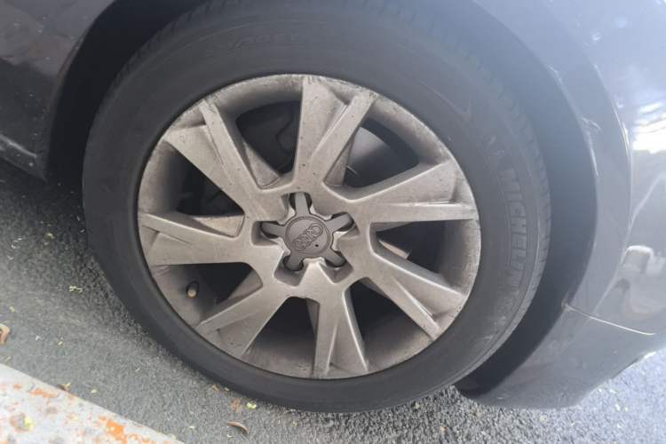 Used Audi A5 2010 2.0TFSI Sportback Comfort Model Right Front Wheel Hub