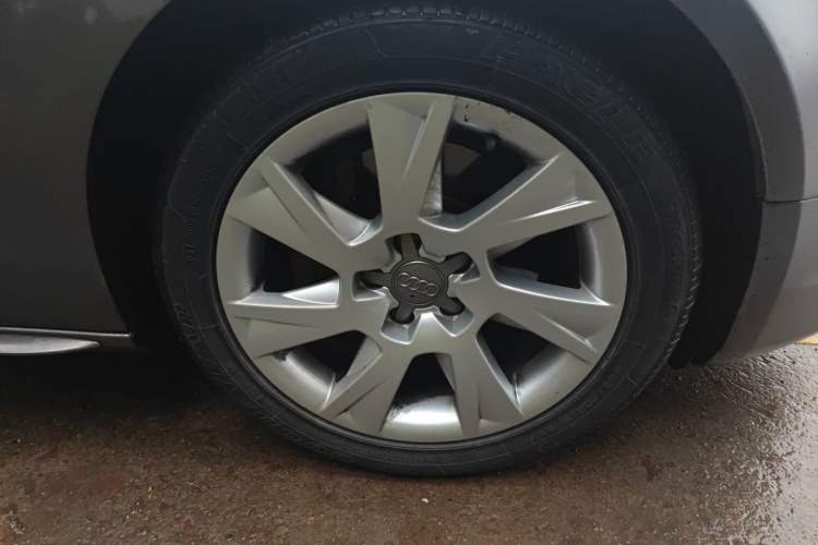 Used Audi A5 2010 2.0TFSI Sportback Technology Model Right Front Wheel Hub