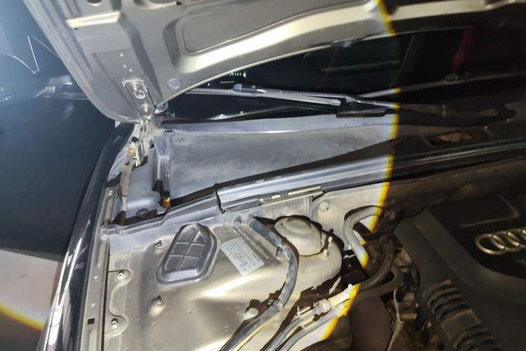 Used Audi A5 2010 2.0TFSI Sportback Comfort Model Engine Bay Right