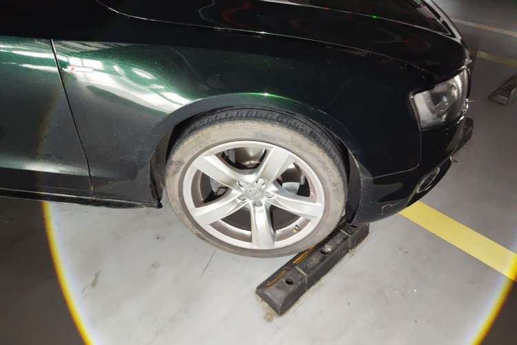 Used Audi A5 2010 2.0TFSI Sportback Comfort Model Right Front Wheel Hub