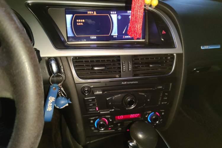 Used Audi A5 2010 2.0TFSI Cabriolet Audio And AC Panel