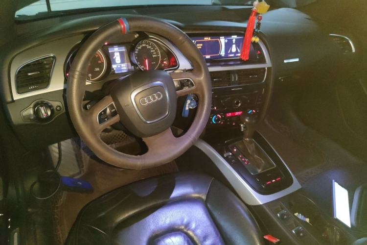 Used Audi A5 2010 2.0TFSI Cabriolet Center Console