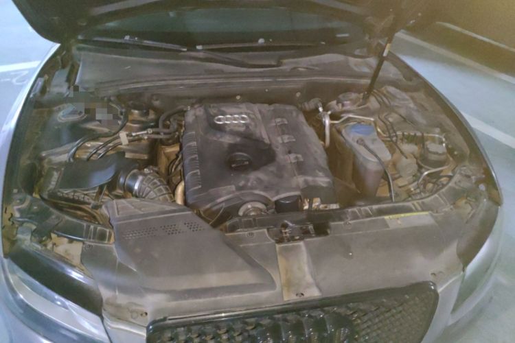 Used Audi A5 2010 2.0TFSI Cabriolet Engine Bay