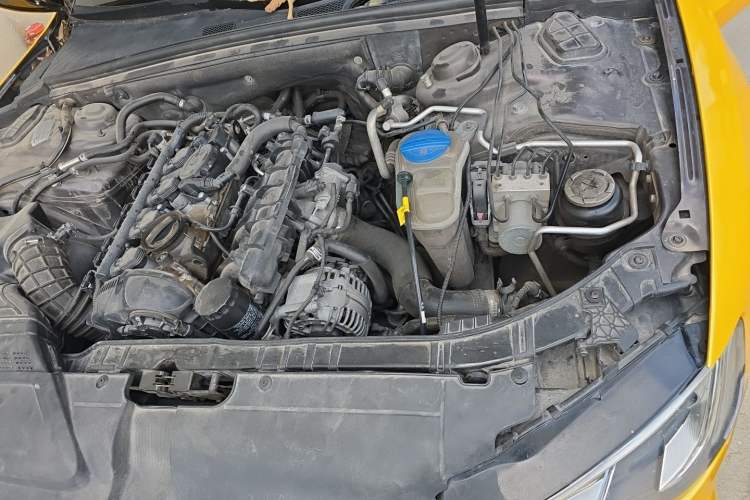 Used Audi A5 2010 2.0TFSI Coupe Engine Bay Left
