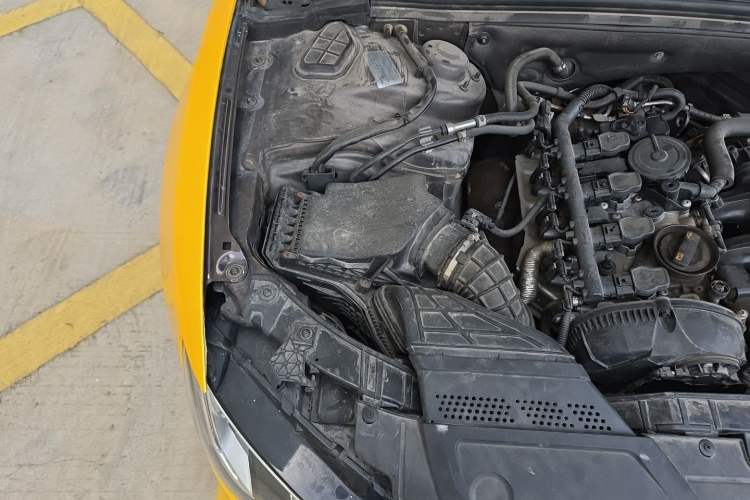 Used Audi A5 2010 2.0TFSI Coupe Engine Bay Right