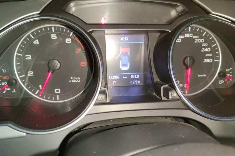 Used Audi A5 2010 2.0TFSI Cabriolet Odometer Close Up