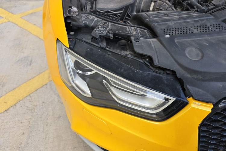 Used Audi A5 2010 2.0TFSI Coupe Right Front Headlight