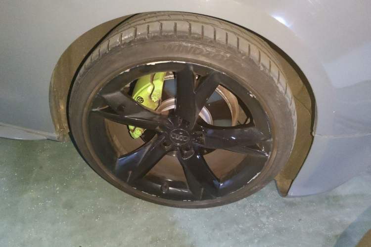 Used Audi A5 2010 2.0TFSI Cabriolet Right Front Wheel Hub