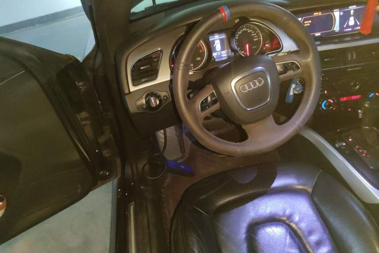 Used Audi A5 2010 2.0TFSI Cabriolet Steering Wheel