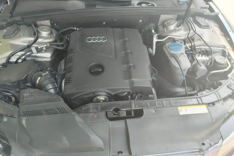 Used Audi A5 2010 2.0TFSI Cabriolet Engine Bay