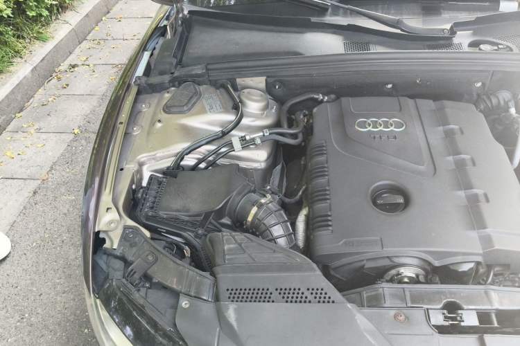 Used Audi A5 2010 2.0TFSI Cabriolet Engine Bay Right