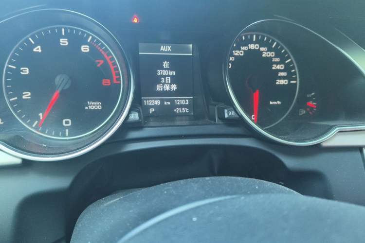 Used Audi A5 2010 2.0TFSI Cabriolet Odometer Close Up