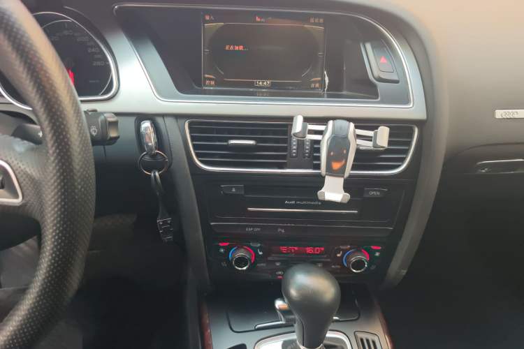 Used Audi A5 2010 2.0TFSI Coupe Audio And AC Panel