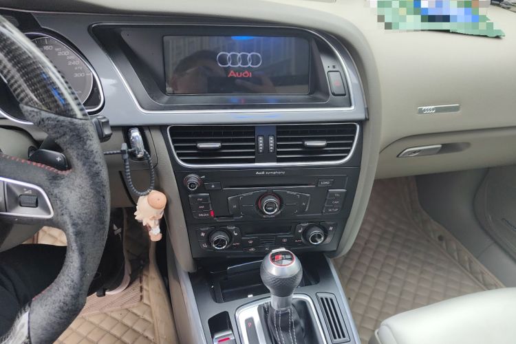 Used Audi A5 2010 2.0TFSI Coupe Audio And AC Panel
