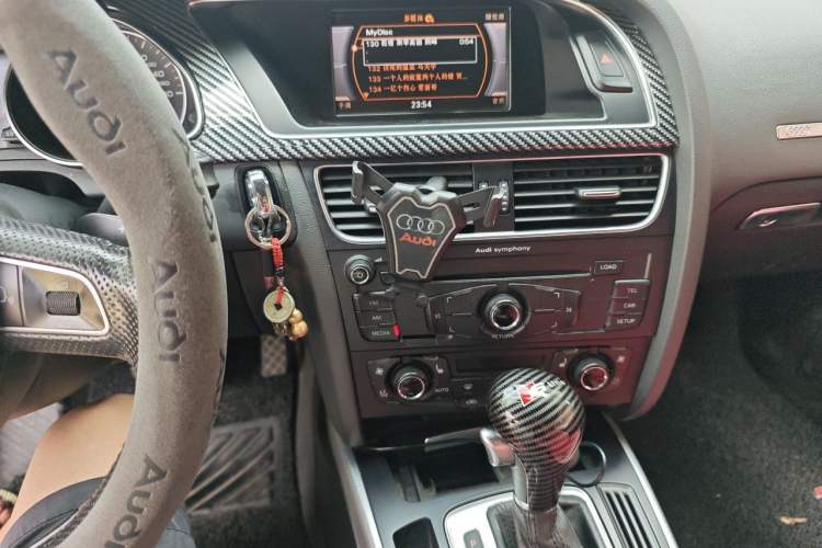 Used Audi A5 2010 2.0TFSI Cabriolet Audio And AC Panel