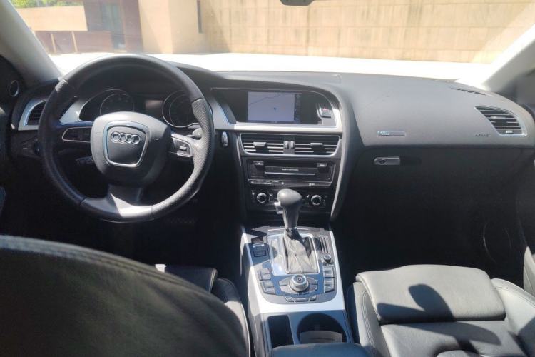 Used Audi A5 2010 2.0TFSI Sportback Luxury Model Center Console