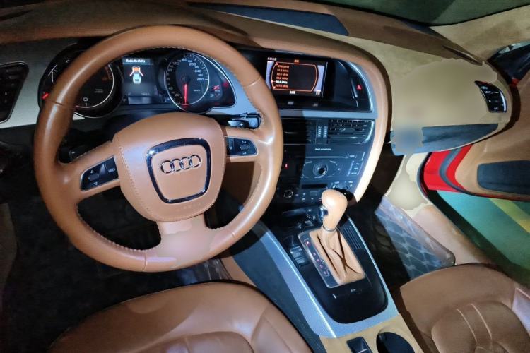 Used Audi A5 2010 2.0TFSI Cabriolet Center Console