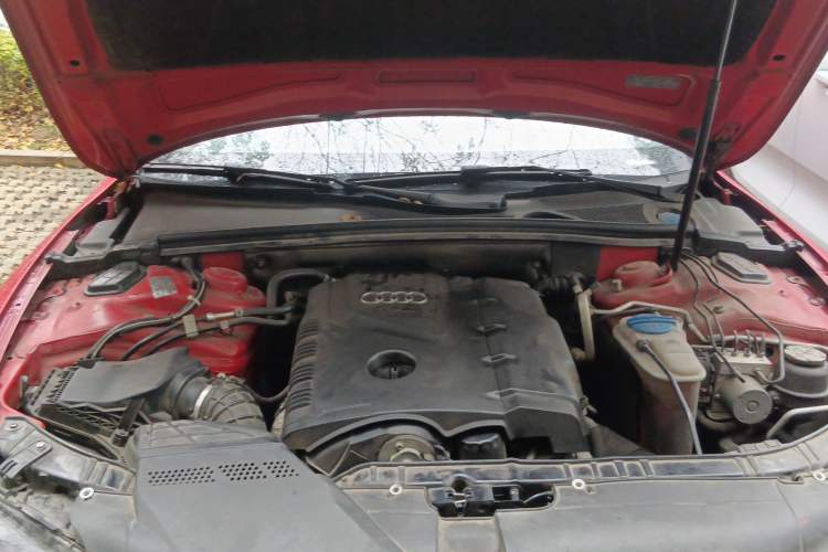 Used Audi A5 2010 2.0TFSI Coupe Engine Bay