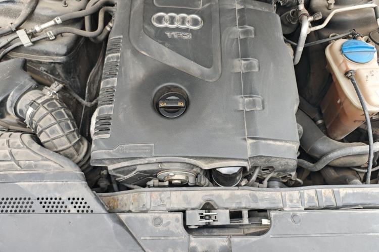 Used Audi A5 2010 2.0TFSI Cabriolet Engine Bay