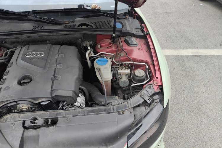 Used Audi A5 2010 2.0TFSI Coupe Engine Bay Left