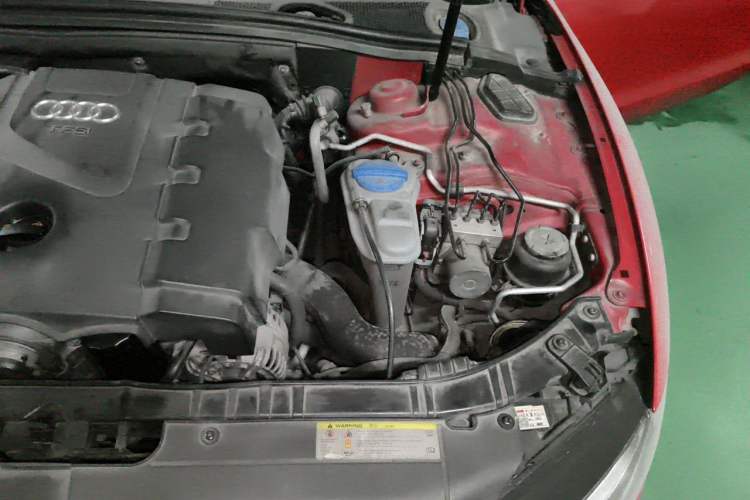 Used Audi A5 2010 2.0TFSI Cabriolet Engine Bay Left