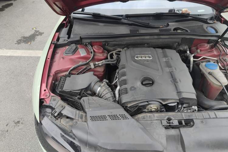 Used Audi A5 2010 2.0TFSI Coupe Engine Bay Right