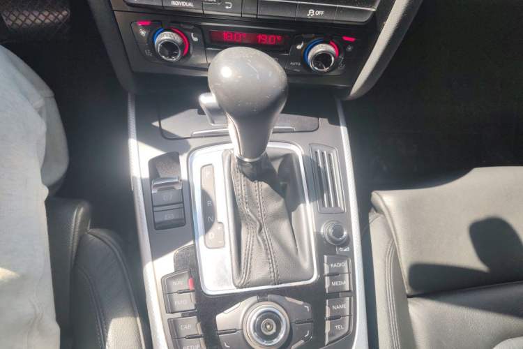 Used Audi A5 2010 2.0TFSI Sportback Luxury Model Gear Lever