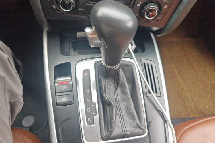Used Audi A5 2010 2.0TFSI Sportback Comfort Model Gear Lever