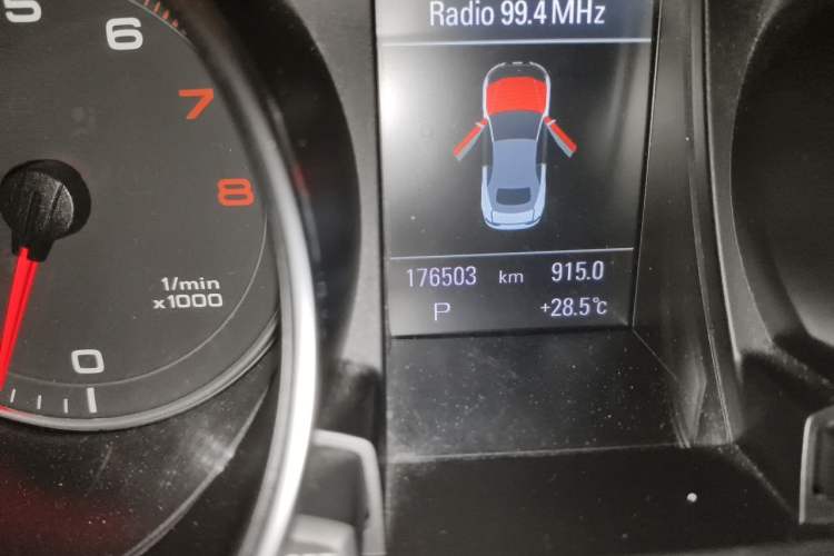 Used Audi A5 2010 2.0TFSI Cabriolet Odometer Close Up