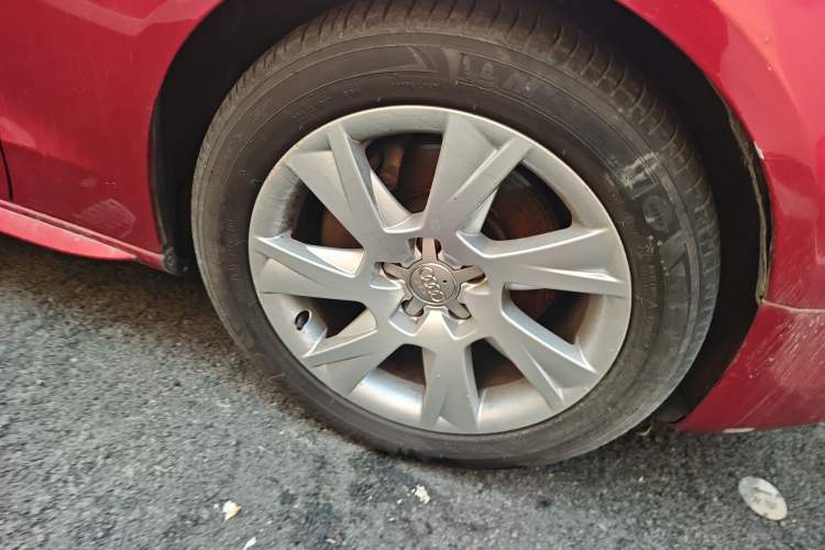 Used Audi A5 2010 2.0TFSI Coupe Right Front Wheel Hub