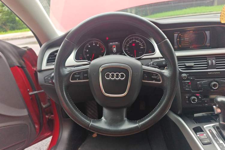 Used Audi A5 2010 2.0TFSI Sportback Comfort Model Steering Wheel