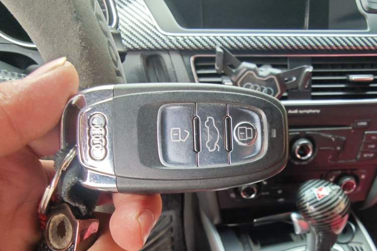 Used Audi A5 2010 2.0TFSI Cabriolet Vehicle Key