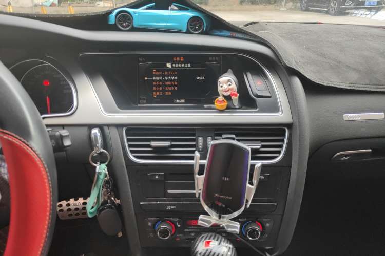 Used Audi A5 2010 2.0TFSI Cabriolet Audio And AC Panel
