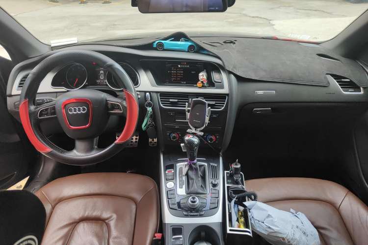 Used Audi A5 2010 2.0TFSI Cabriolet Center Console