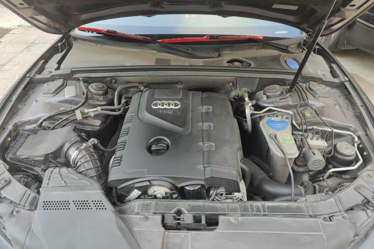 Used Audi A5 2010 2.0TFSI Cabriolet Engine Bay