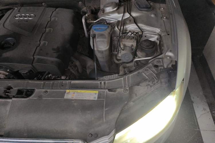Used Audi A5 2010 2.0TFSI Sportback Comfort Model Engine Bay Left
