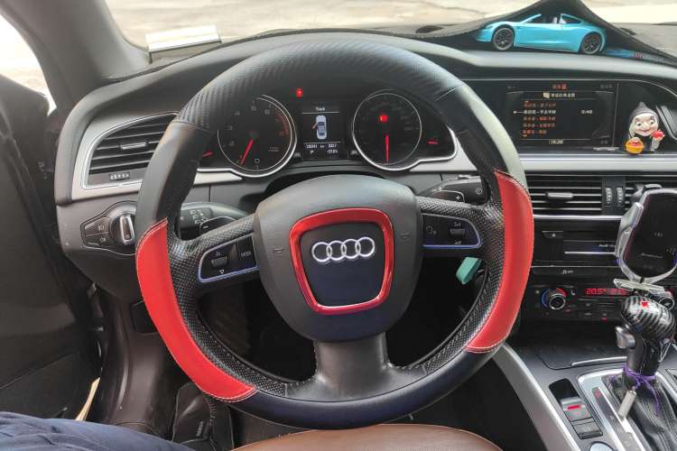 Used Audi A5 2010 2.0TFSI Cabriolet Steering Wheel