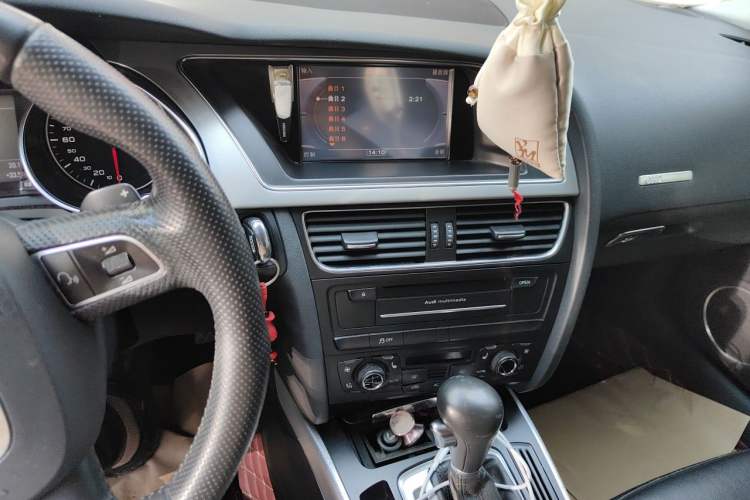Used Audi A5 2010 2.0TFSI Sportback Comfort Model Audio And AC Panel