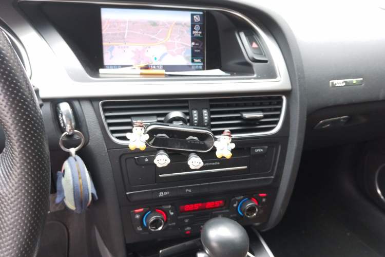 Used Audi A5 2010 2.0TFSI Sportback Comfort Model Audio And AC Panel