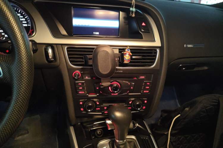 Used Audi A5 2010 2.0TFSI Coupe Audio And AC Panel