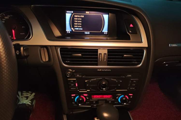 Used Audi A5 2010 2.0TFSI Coupe Audio And AC Panel